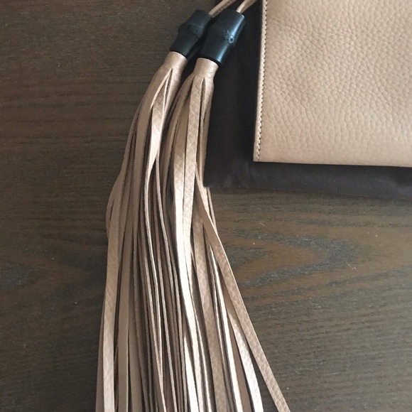 💯 Gucci Camelia Clutch Bag - Picture 2 of 8